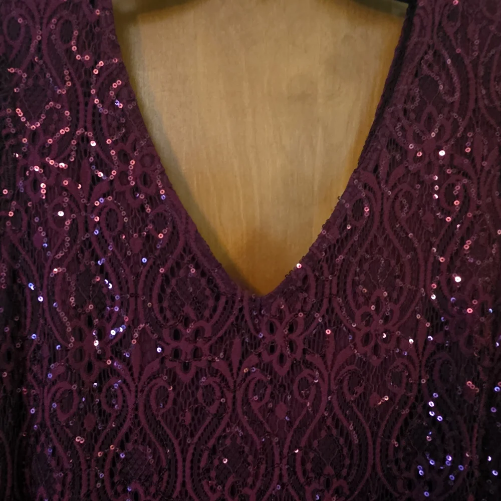 Elegant Burgundy Sequin Evening Gown - Picture 2 of 2